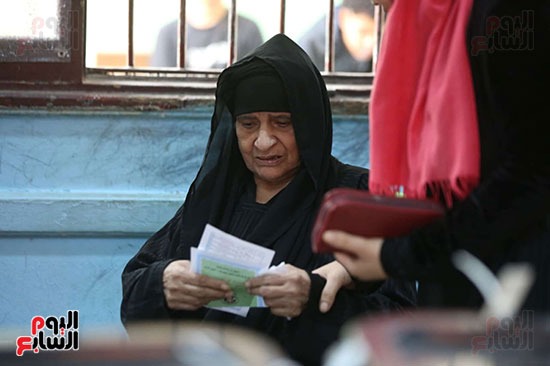 إقبال كثيف علي لجان البساتين في اليوم الثاني لانتخابات مجلس النواب (9)