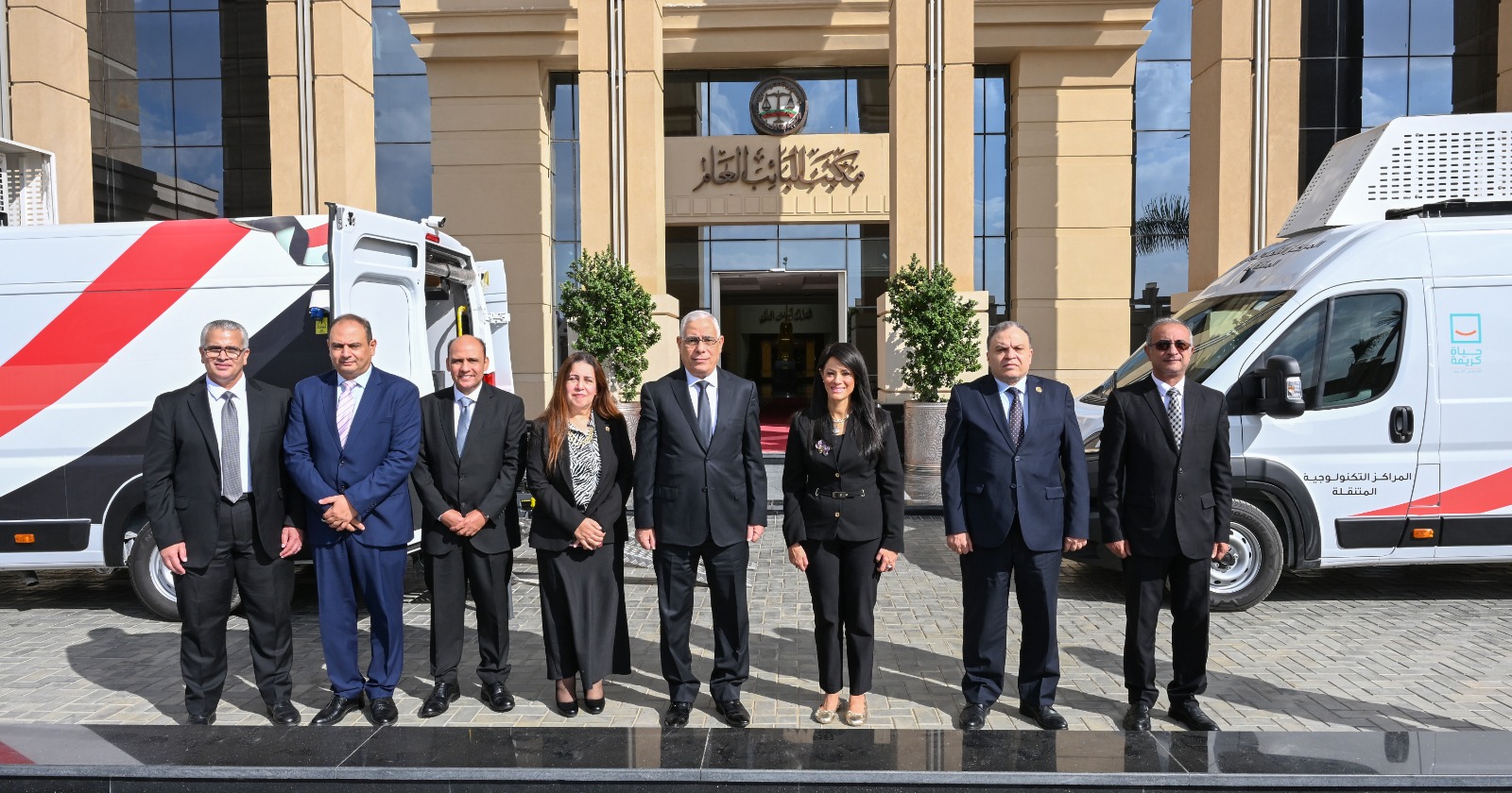 النيابةُ العامةُ تستقبل وزيرة التخطيط لتسليم مركباتٍ ذكية لتقديم خدماتها الرقمية للمواطنين (4)