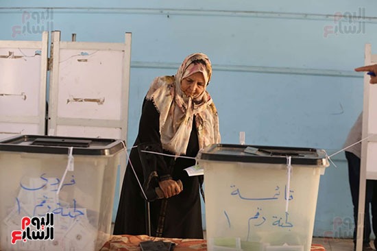 إقبال كثيف علي لجان البساتين في اليوم الثاني لانتخابات مجلس النواب (13)