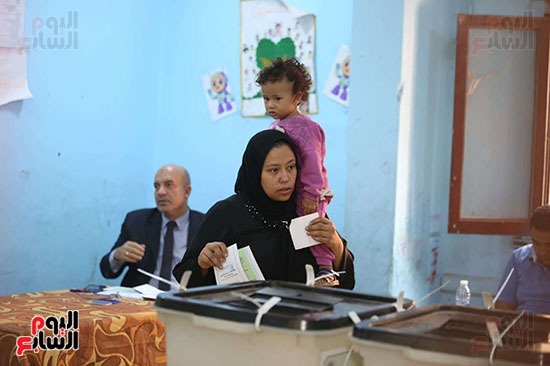 إقبال كثيف من الناخبين على لجان الانتخابات بالبساتين (11)