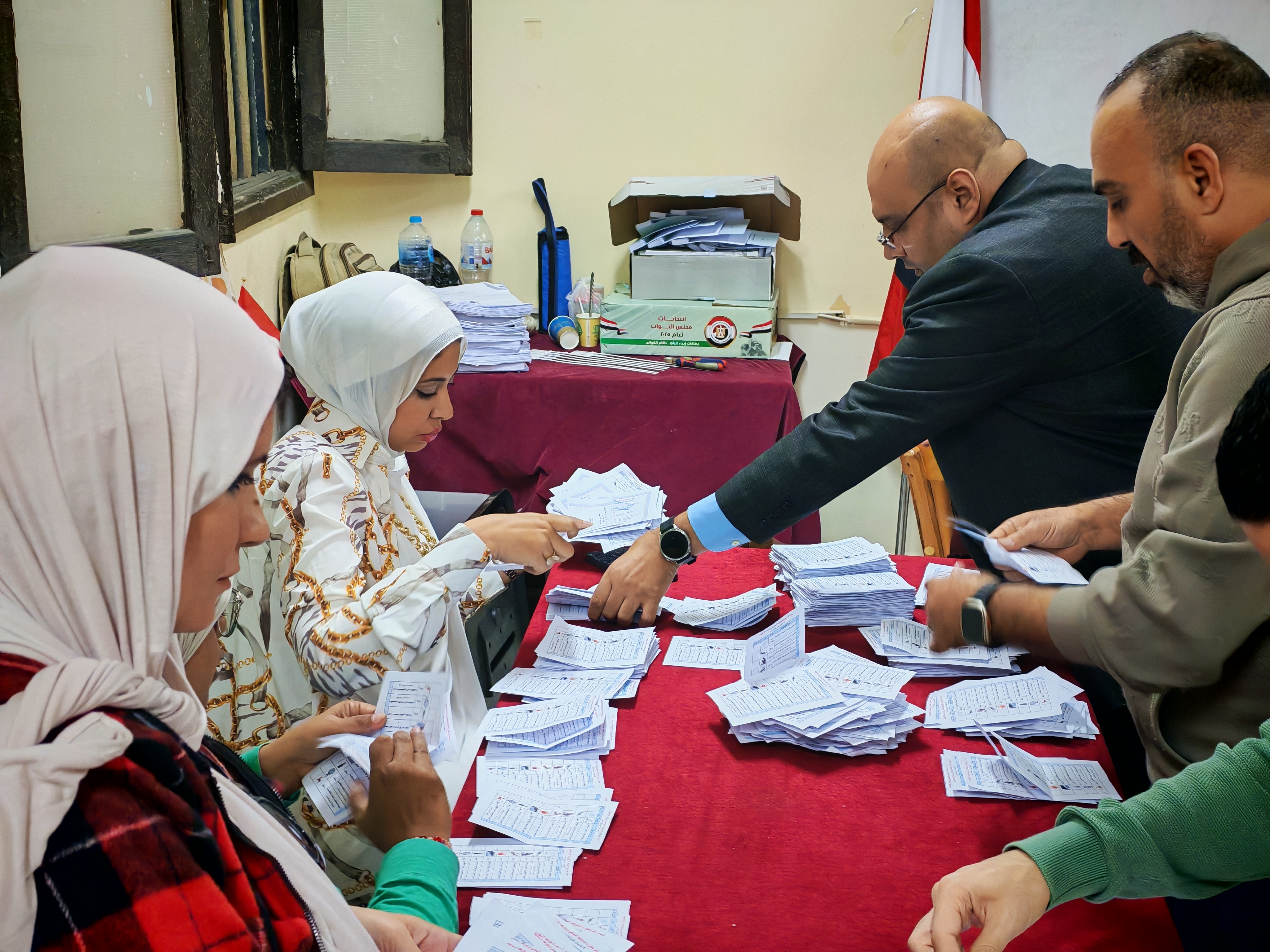 جانب من اعمال الفرز الأصوات