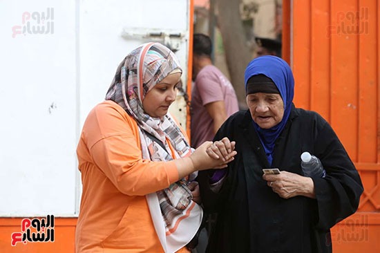 إقبال كثيف علي لجان البساتين في اليوم الثاني لانتخابات مجلس النواب (5)