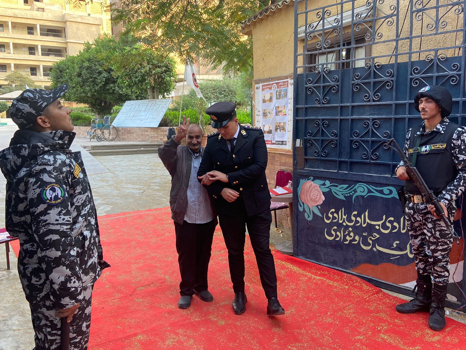 تزايد أعداد الناخبين أمام لجان الزيتون للتصويت بانتخابات النواب (3)