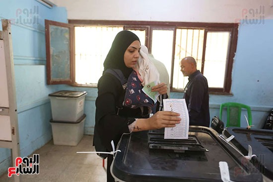 إقبال كثيف من الناخبين على لجان الانتخابات بالبساتين (10)