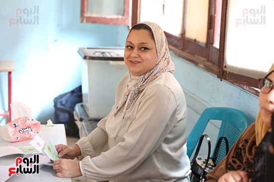 إقبال كثيف علي لجان البساتين في اليوم الثاني لانتخابات مجلس النواب (14)