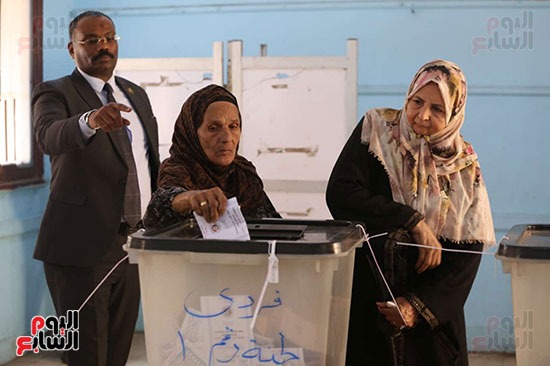 إقبال كثيف علي لجان البساتين في اليوم الثاني لانتخابات مجلس النواب (12)