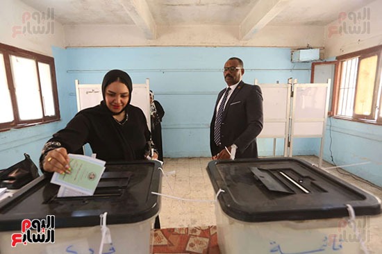 إقبال كثيف من الناخبين على لجان الانتخابات بالبساتين (21)