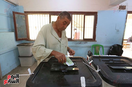 إقبال كثيف من الناخبين على لجان الانتخابات بالبساتين (22)