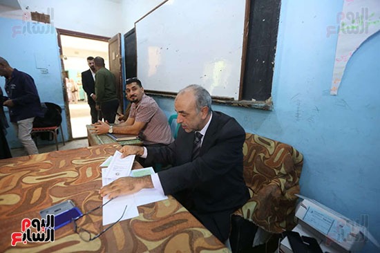 إقبال كثيف من الناخبين على لجان الانتخابات بالبساتين (12)