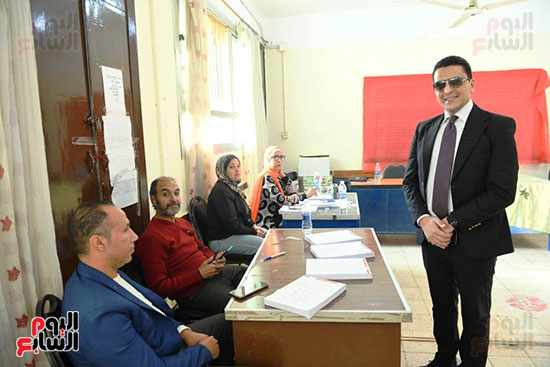 المستشار عمرو عاصم داخل لجان الأقتراع