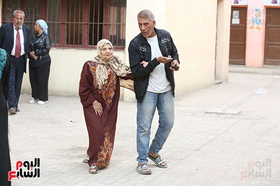 إقبال كثيف علي لجان البساتين في اليوم الثاني لانتخابات مجلس النواب (22)