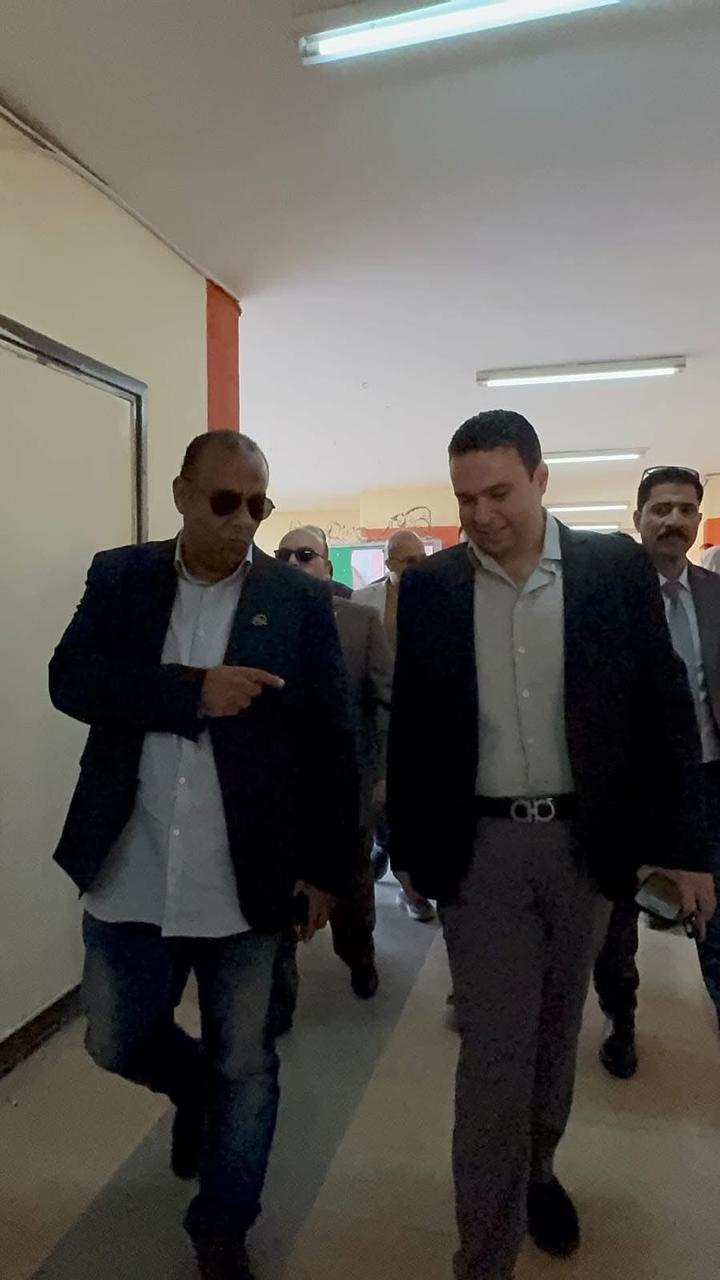 رئيس حزب العدل يواصل جولاته التفقدية لليوم الثاني من التصويت (4)