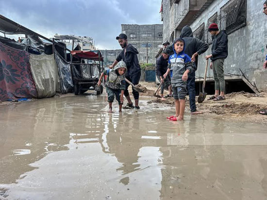 مياه الأمطار فى شوارع غزة