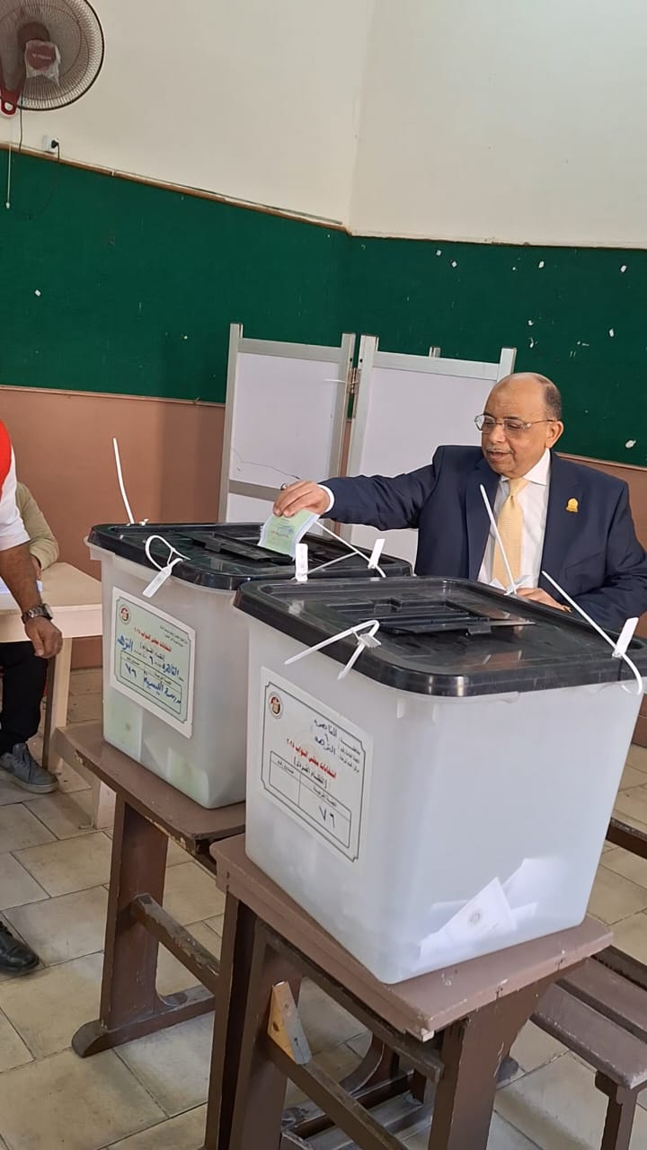 محمود شعراوي يدلي بصوته في انتخابات النواب (6)