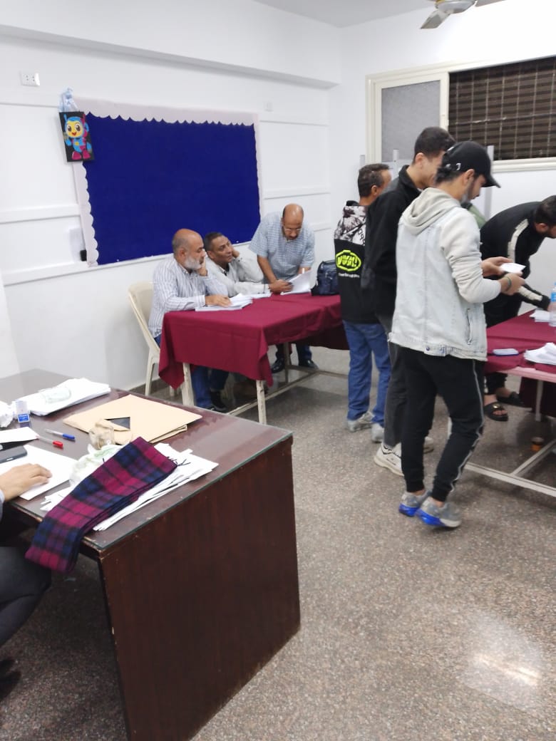 استمرار توافد المواطنين  (7)