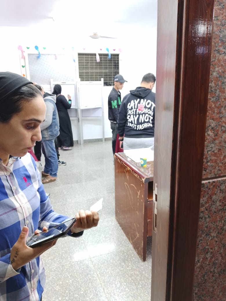 استمرار توافد المواطنين على اللجان الفرعية بعين شمس والمطرية قبل غلق التصويت