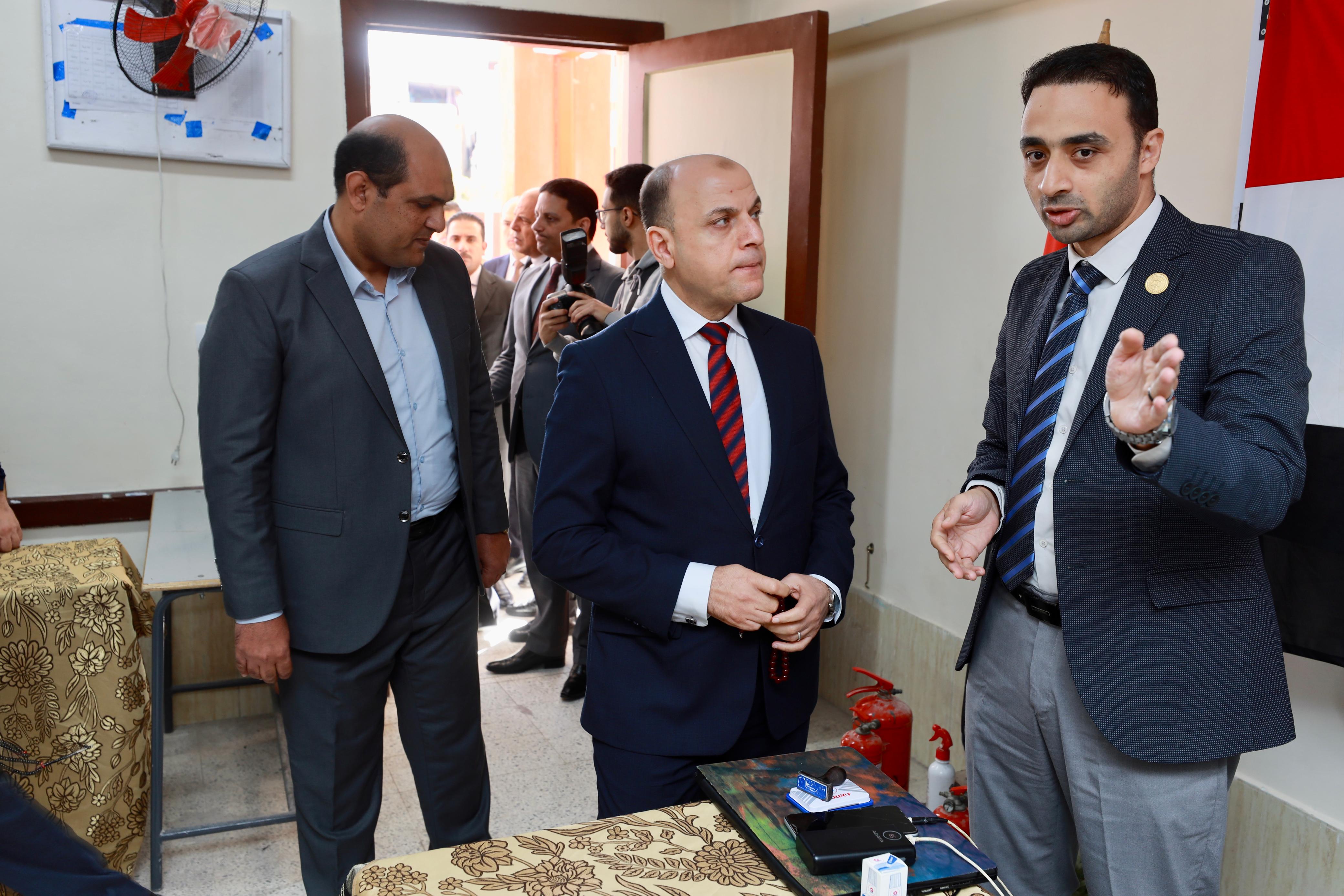 محافظ كفر الشيخ يتفقد لجنة مدرسة جمال عبد الناصر الثانوية للبنين