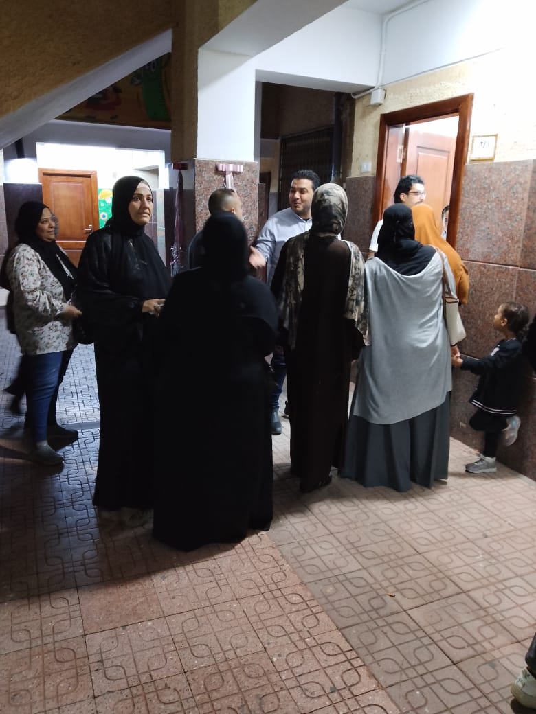 طابور نسائي أمام اللجان الانتخابية (2)