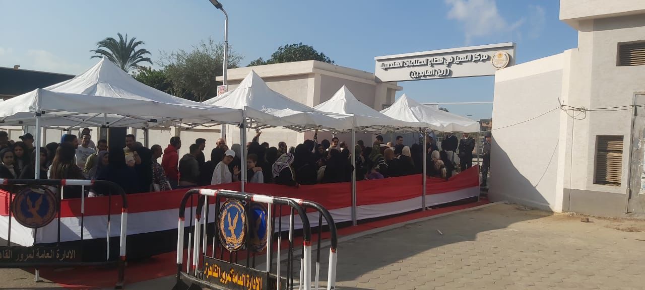 إقبال كثيف للسيدات على لجان السيدة زينب بالقاهرة (6)