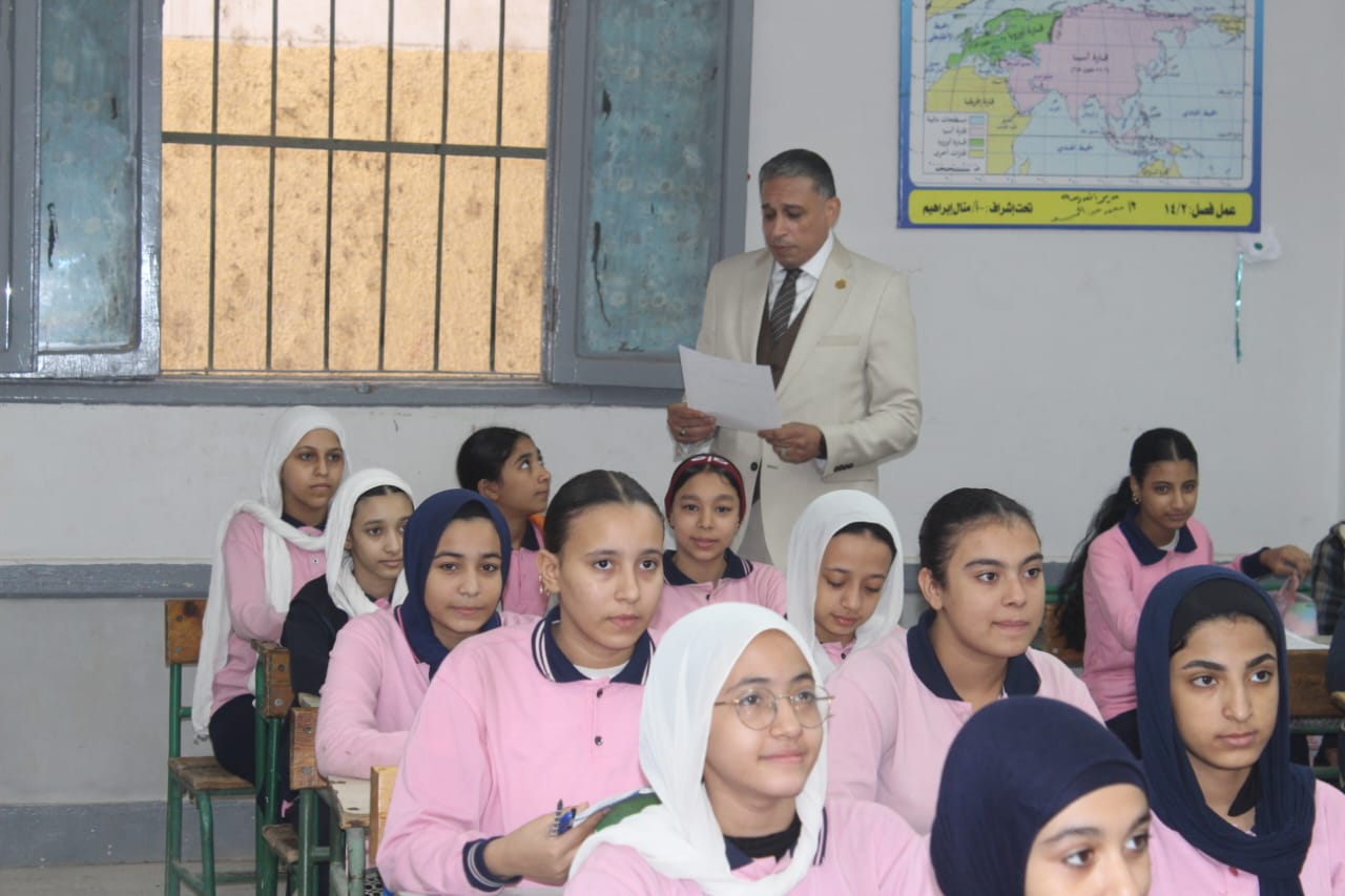وكيل وزارة التعليم يتابع انتظام اليوم الدراسي