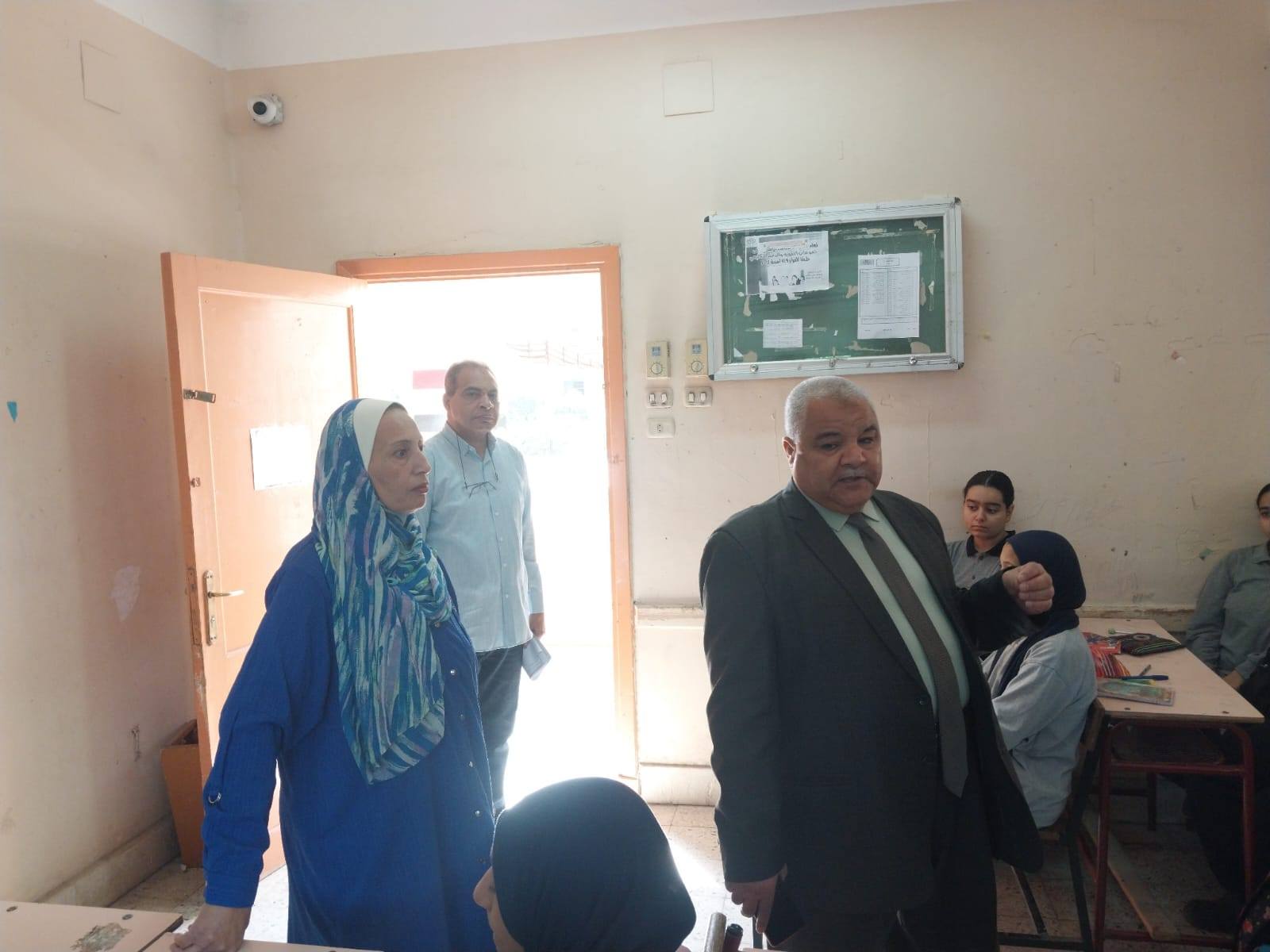 جولة وكيل التعليم على المدارس الثانوية لدعم الطلبة