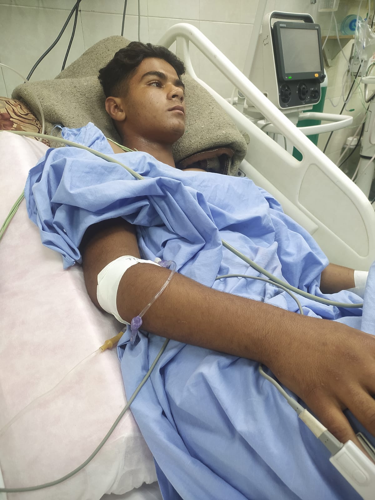 مصطفى أبو طالب في المستشفى مصطفى أبو طالب في المستشفى