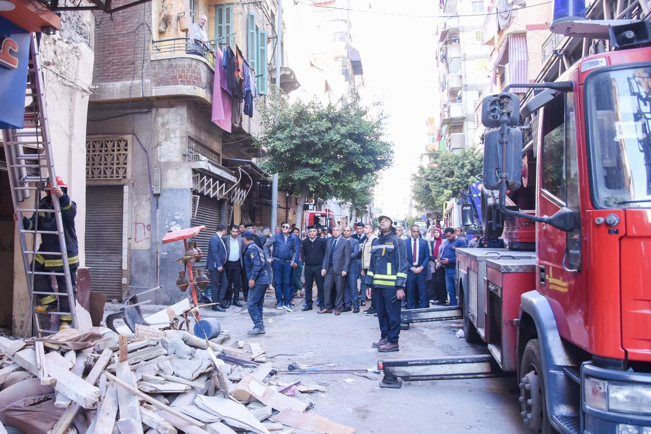 محافظ الإسكندرية يتابع تداعيات انهيار عقار بنطاق حي غرب