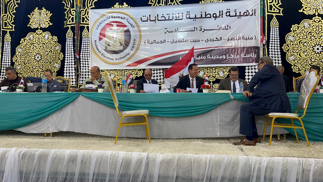 تسليم رؤساء اللجان لنتائج الفرز الفرعية