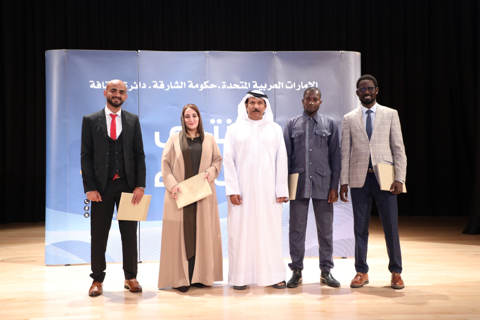 الشاعر محمد البريكى يكرم الشعراء