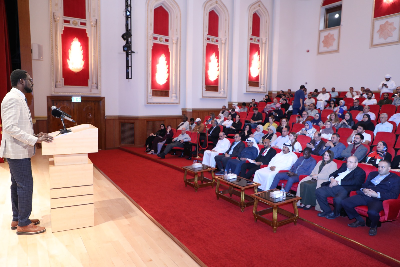 جانب من الأمسية الشعرية