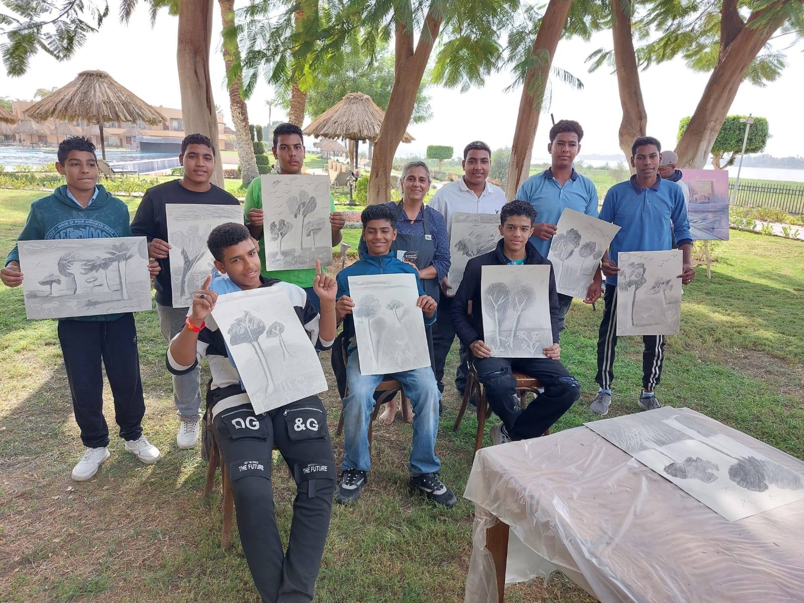 ورش حول فنون الرسم لطلبة مدارس الأقصر بملتقى التصوير الدولى