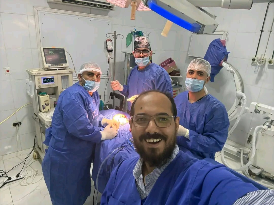 فرحة الفريق الطبي بنجاح العملية