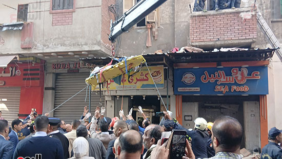 لحظة-انقاذ-مسنه-فؤ-انهيار-عقار-كرموز