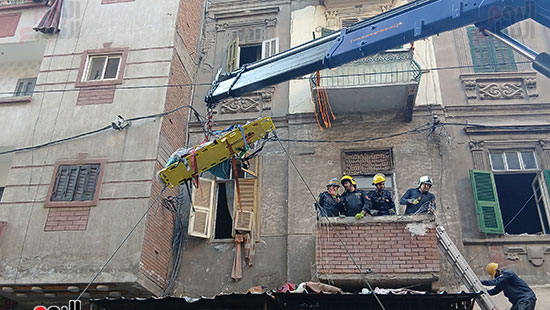 انقاذ-مسنة-في-انهيار-عقار-كرموز-الإسكندرية