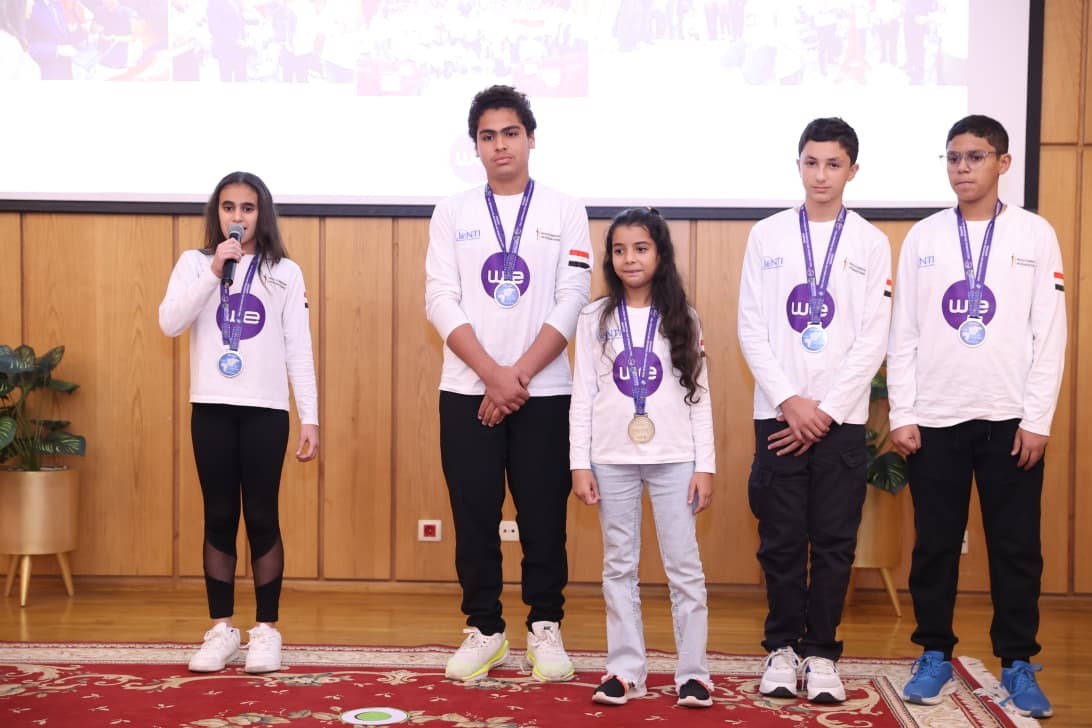 المكرمين المكرمين