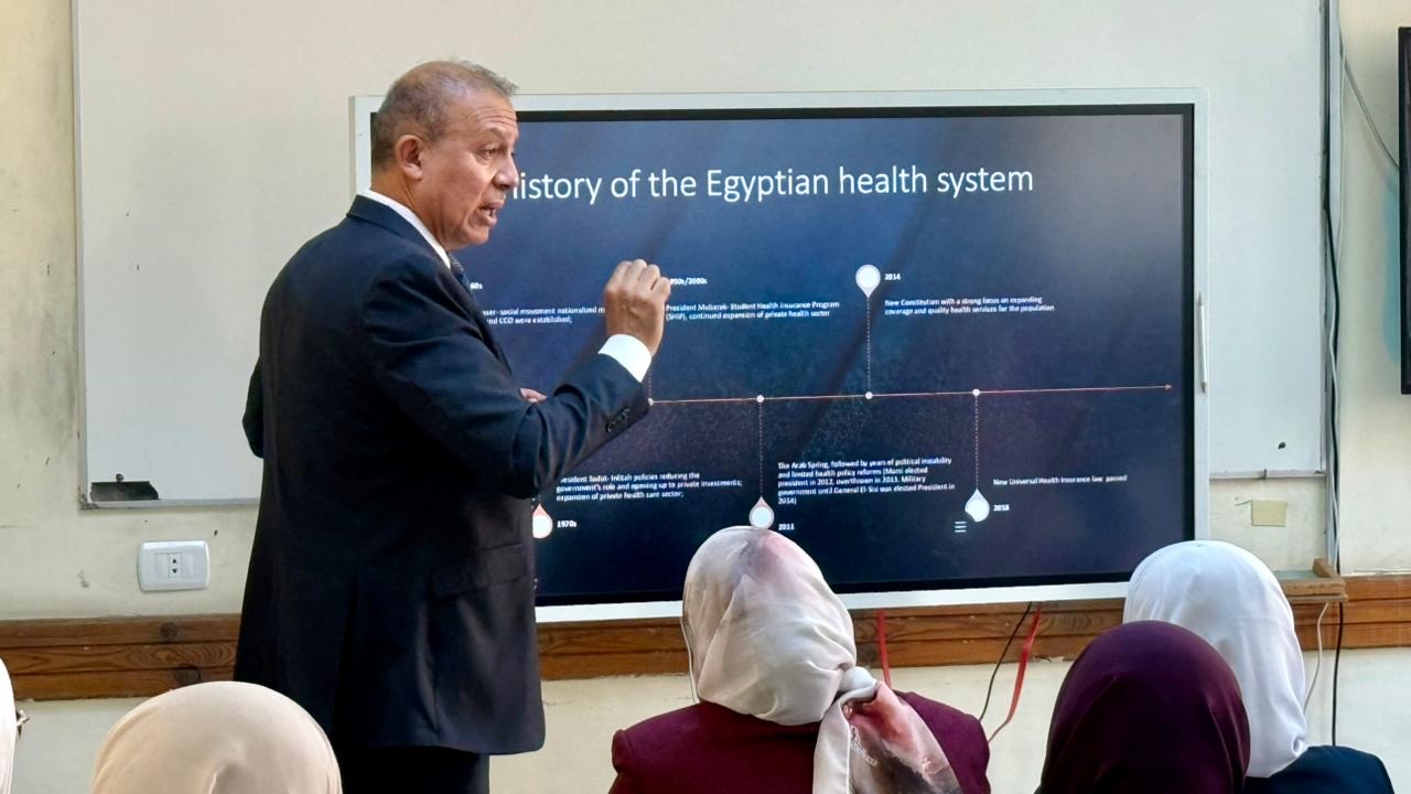 جانب من الندوة 