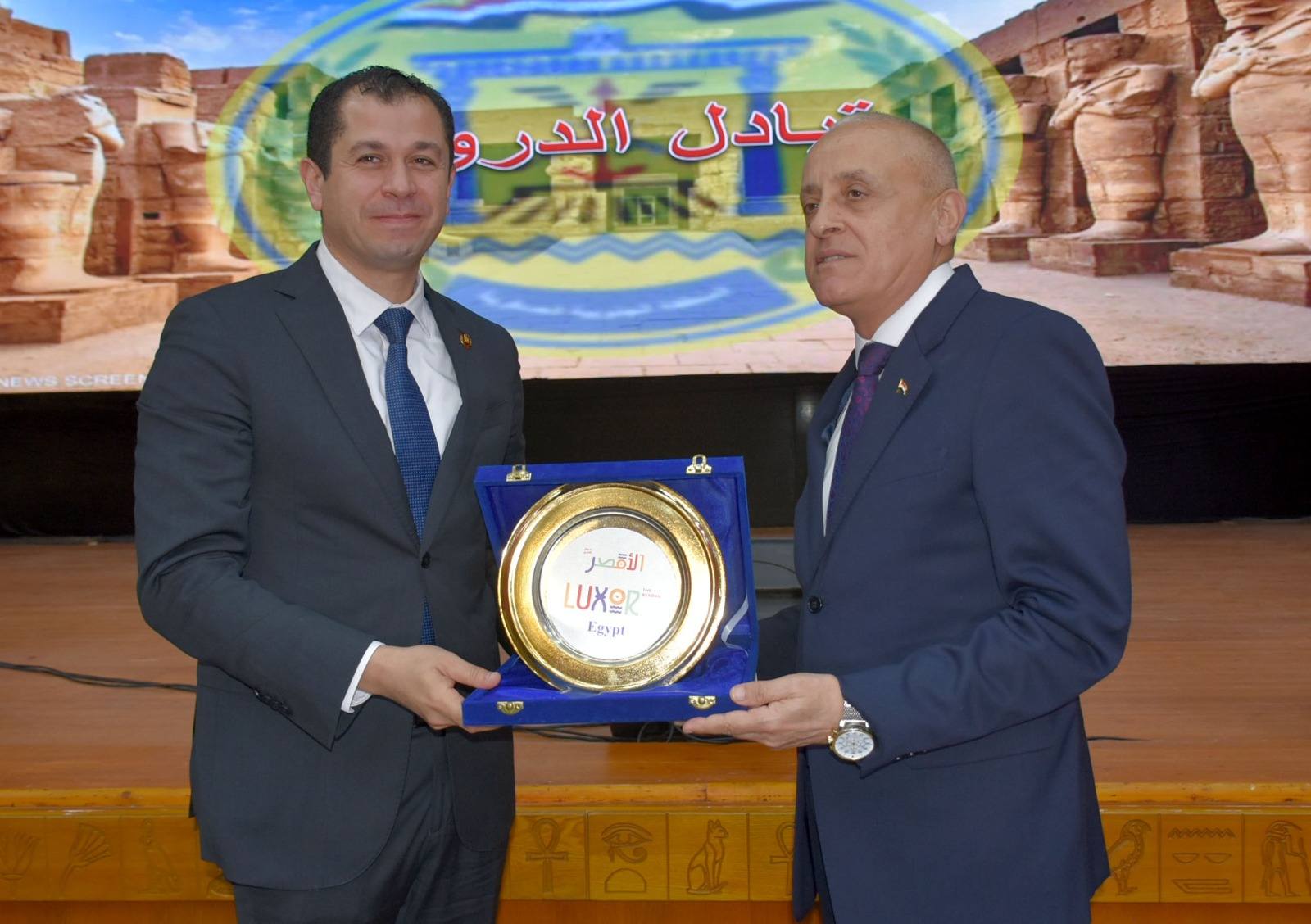 تكريم المحافظ بانطلاق فعاليات أسبوع الخير أولى احتفالات العيد القومي للأقصر