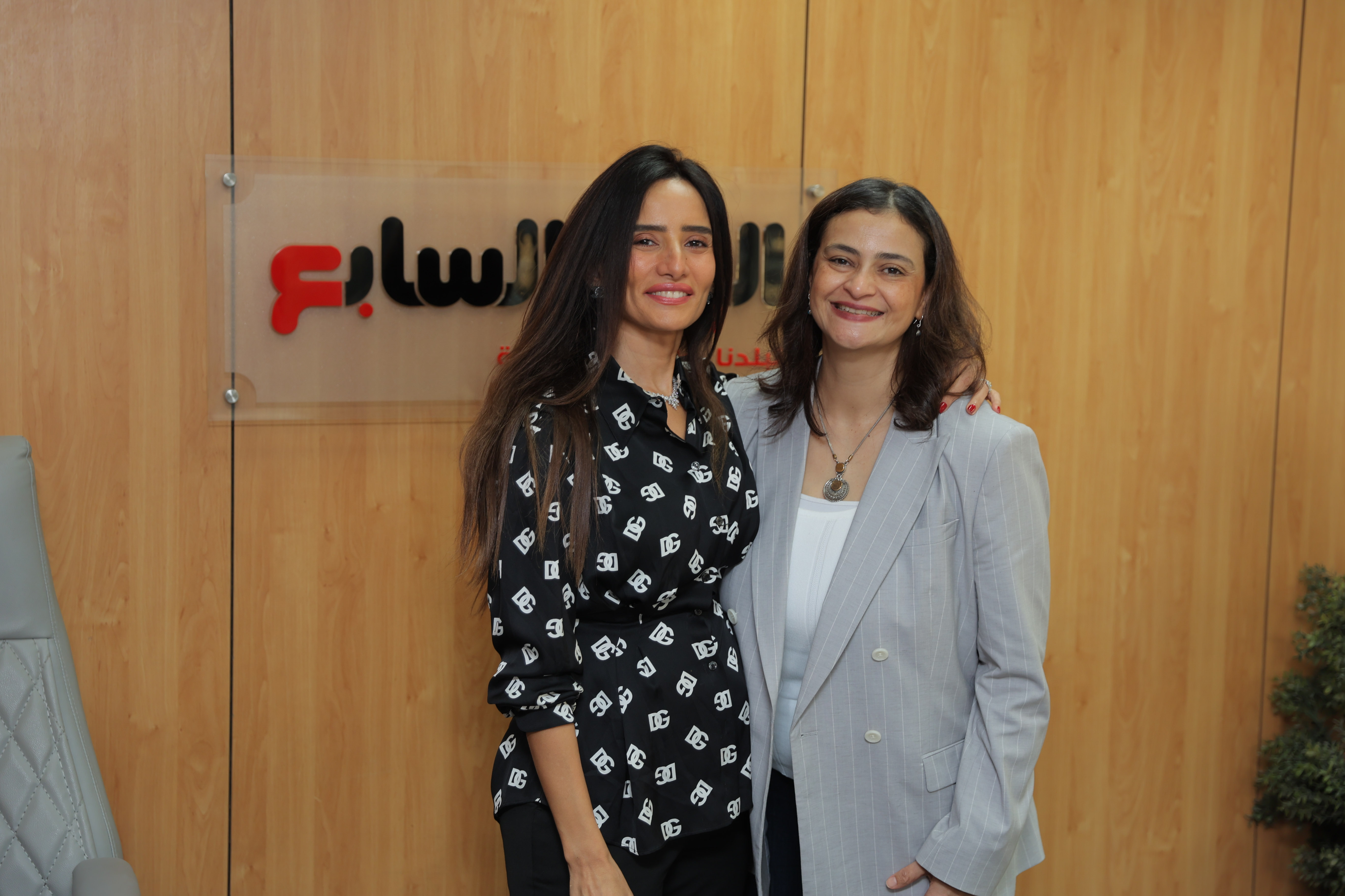 زينة مع الكاتبة والناقدة علا الشافعي رئيس مجلس ادارة اليوم السابع