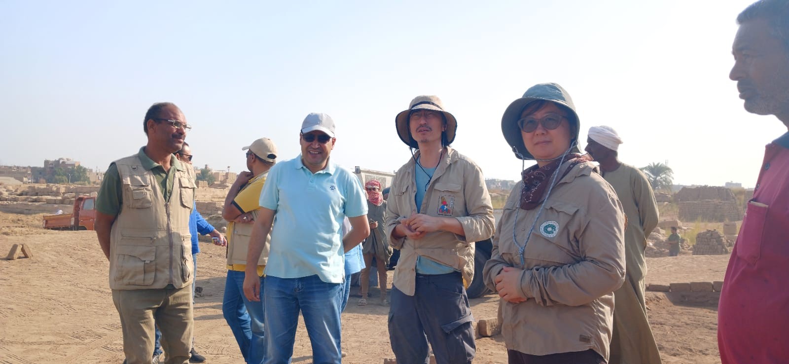 البعثة الصينية تجرى أعمال الحفائر والترميمات في منطقة معبد مونتو البعثة الصينية تجرى أعمال الحفائر والترميمات في منطقة معبد مونتو