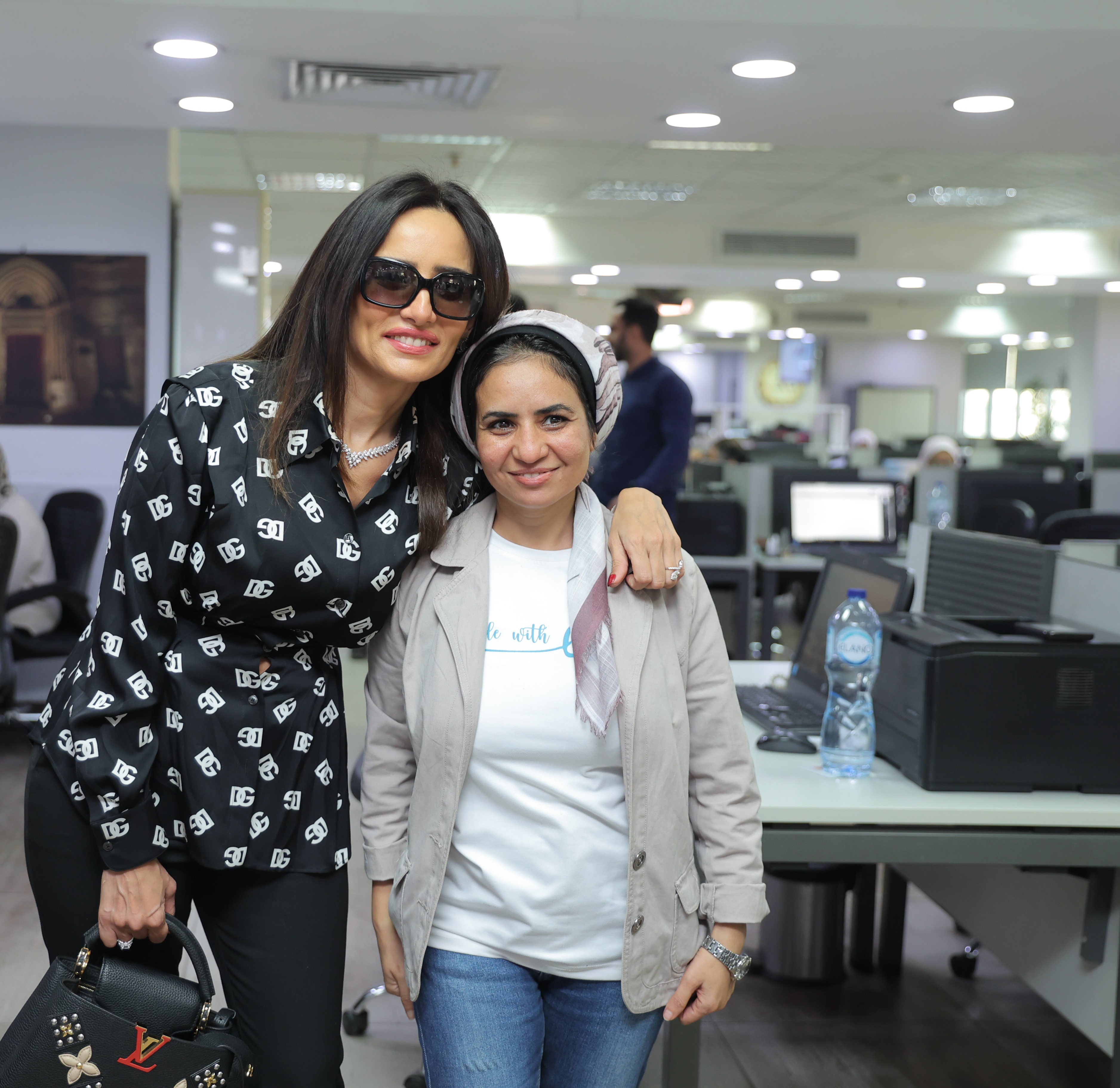 زينة تتفقد صالة تحرير اليوم السابع