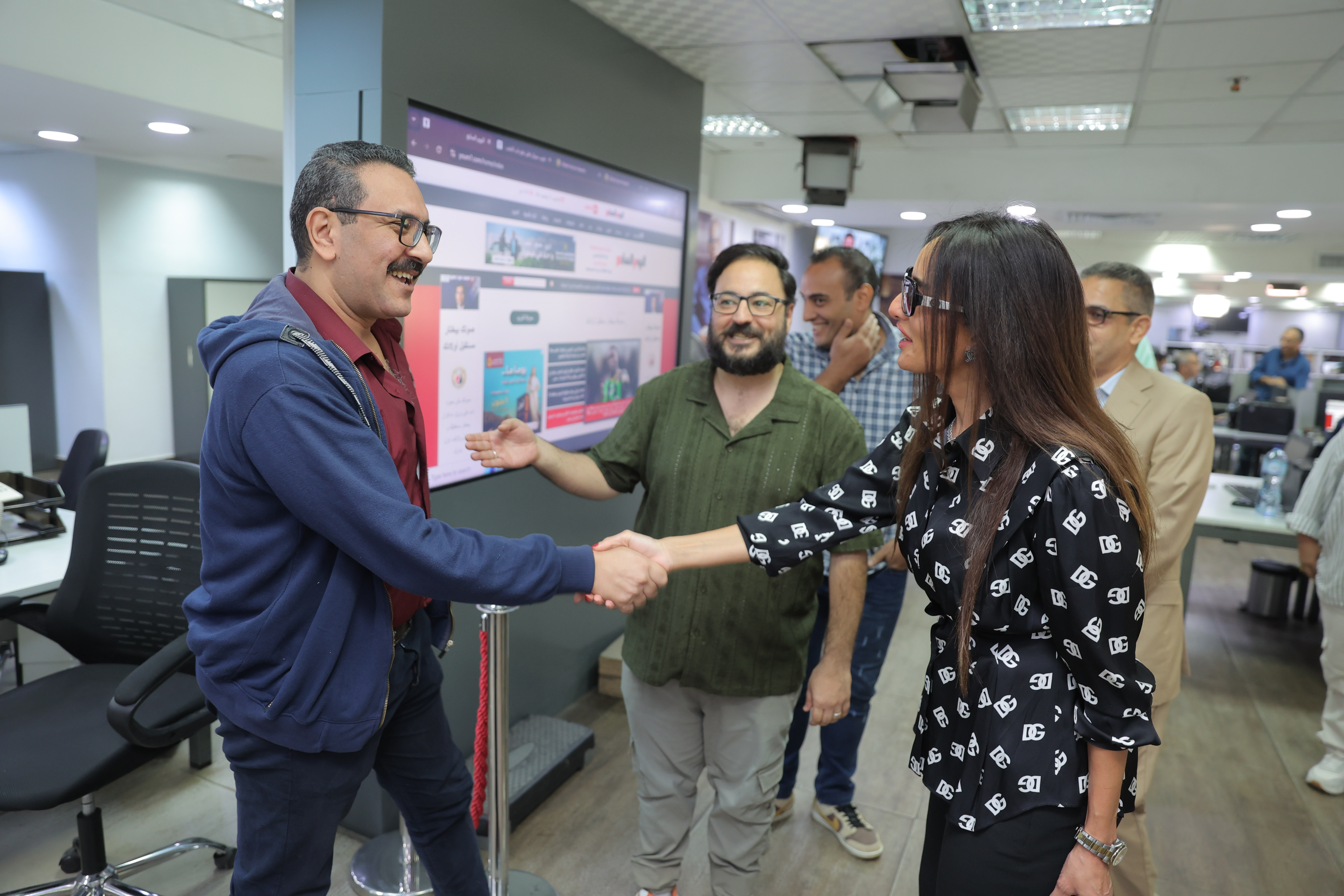 الزميل محمود ياسين يرحب بالنجمة زينة