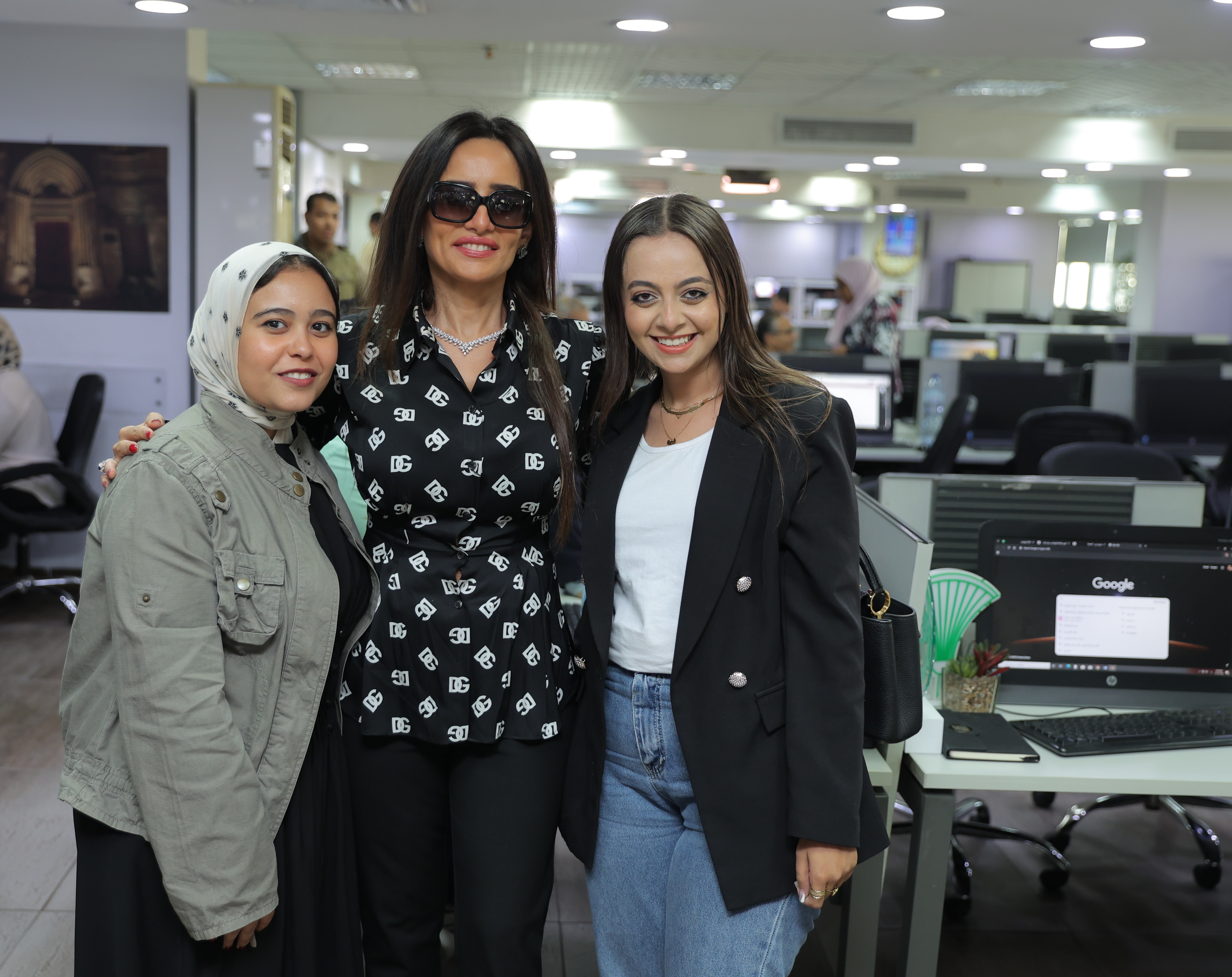 زينة مع الزملاء باليوم السابع