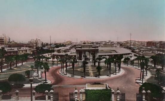 الحديقة والمبنى قديما (2)