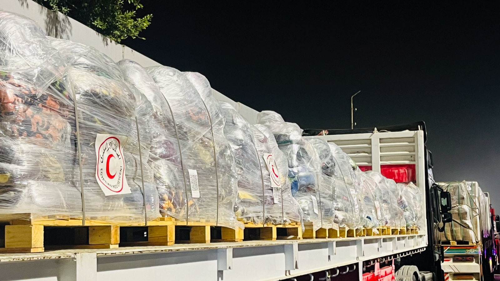 المساعدات الإنسانية إلى غزة