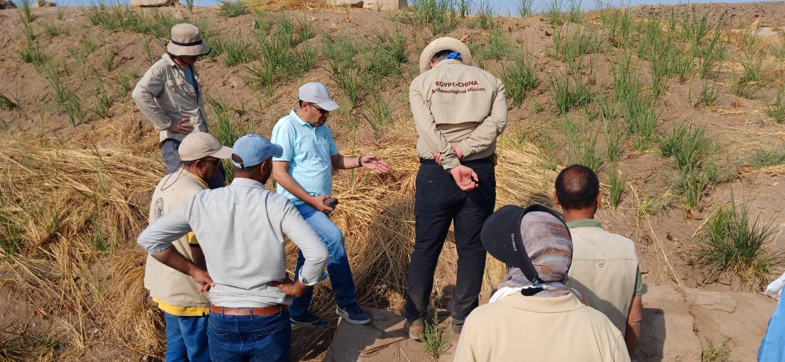 جانب من حفائر البعثة الصينية فى معبد مونتو بالكرنك جانب من حفائر البعثة الصينية فى معبد مونتو بالكرنك
