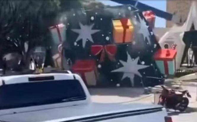 انهيار شجرة الكريسماس فى البرازيل 