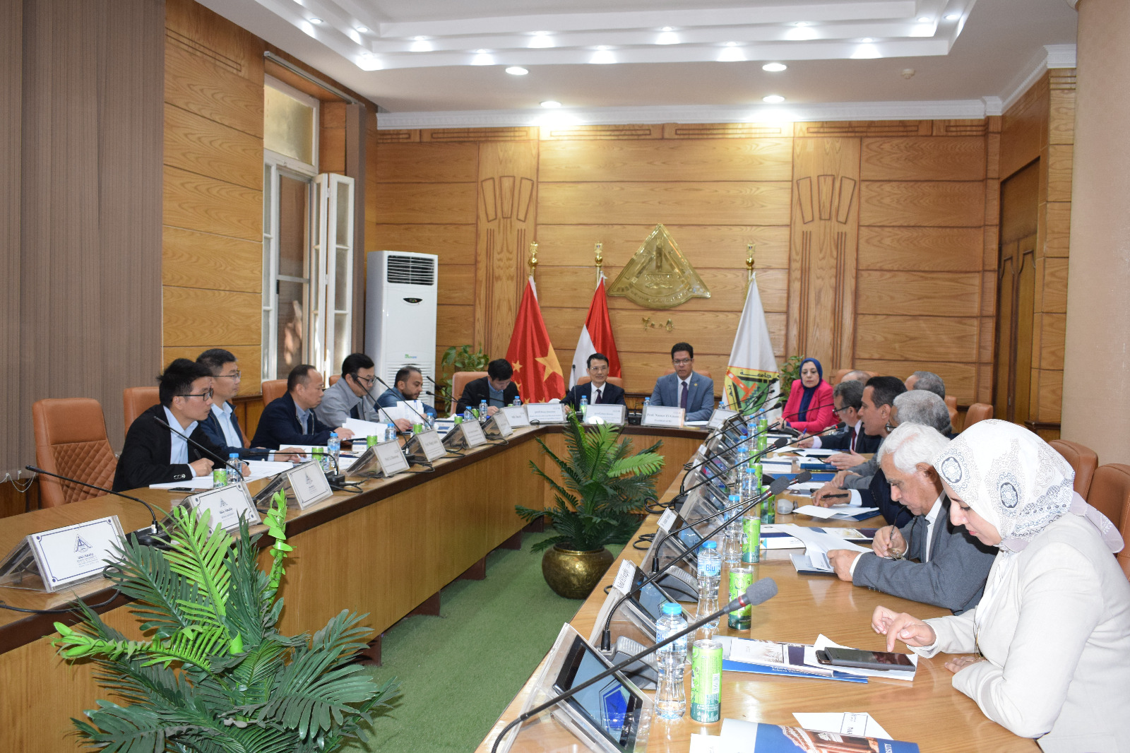 خلال اللقاء داخل جامعة بنها خلال اللقاء داخل جامعة بنها