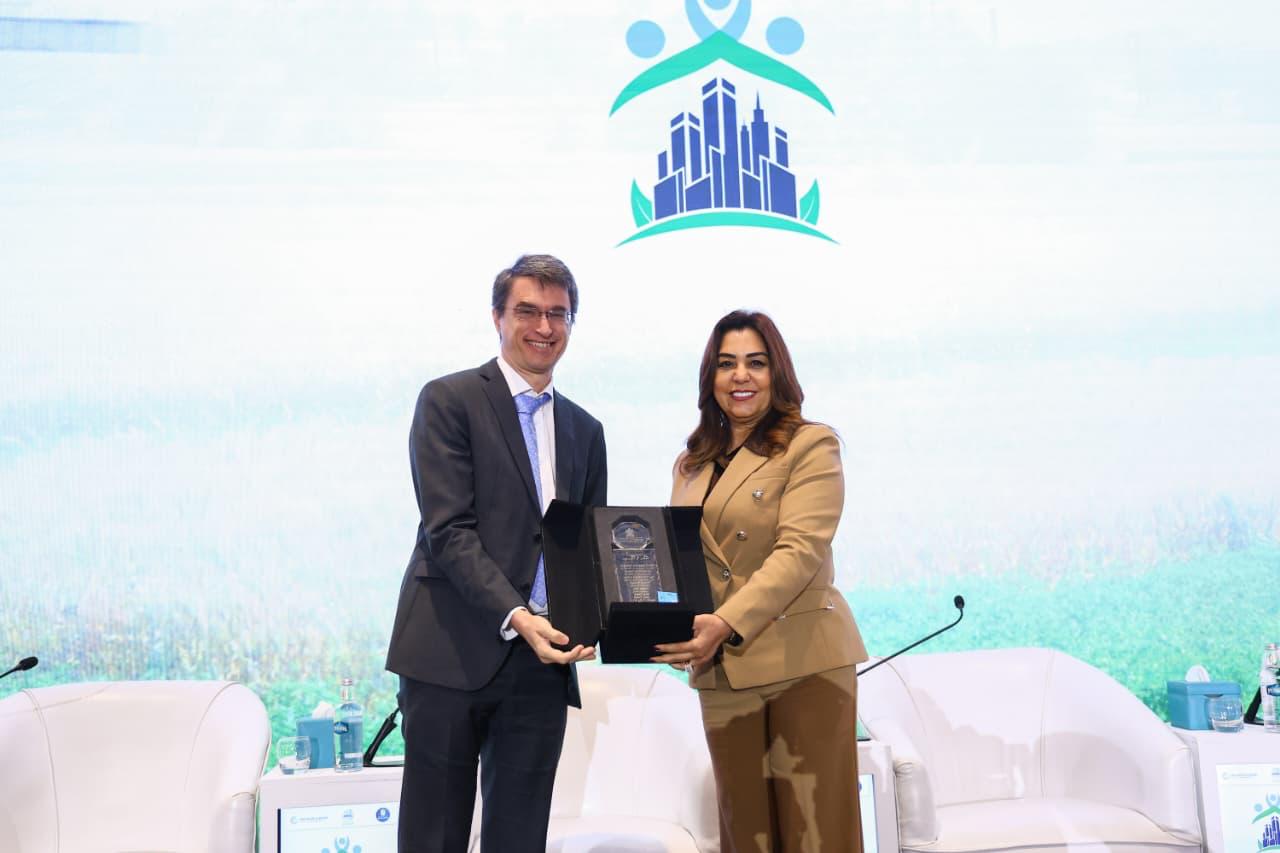 وزيرة التنمية المحلية تكرم دديرا البنك الدولي