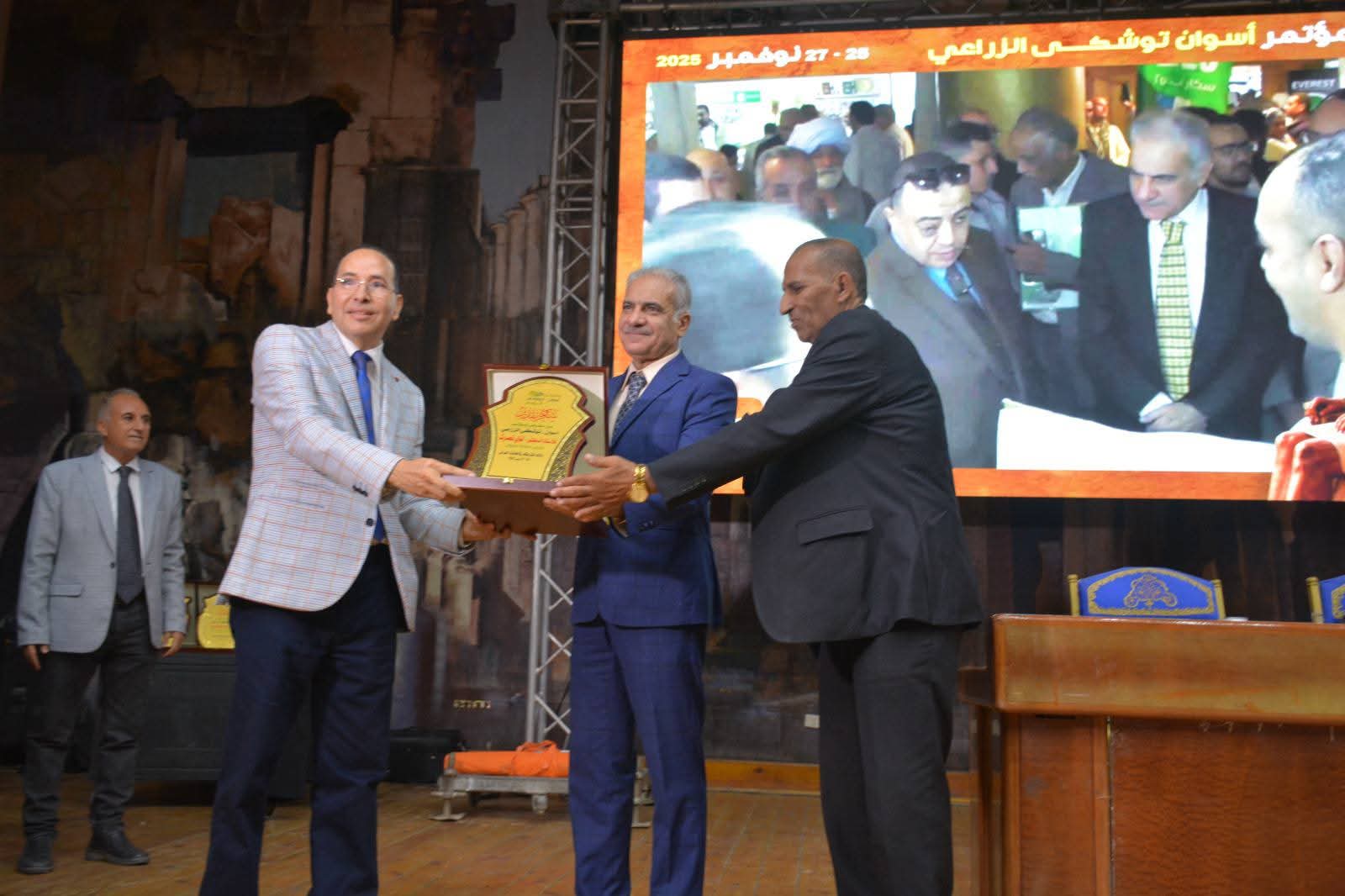 تكريم المشاركون تكريم المشاركون