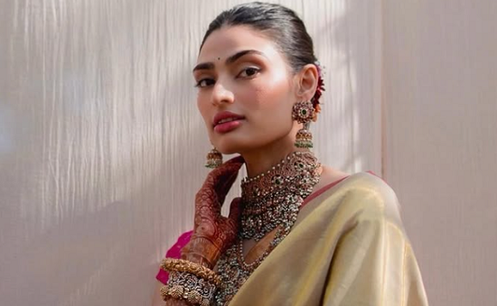 تسريحة الشعر المرفوع